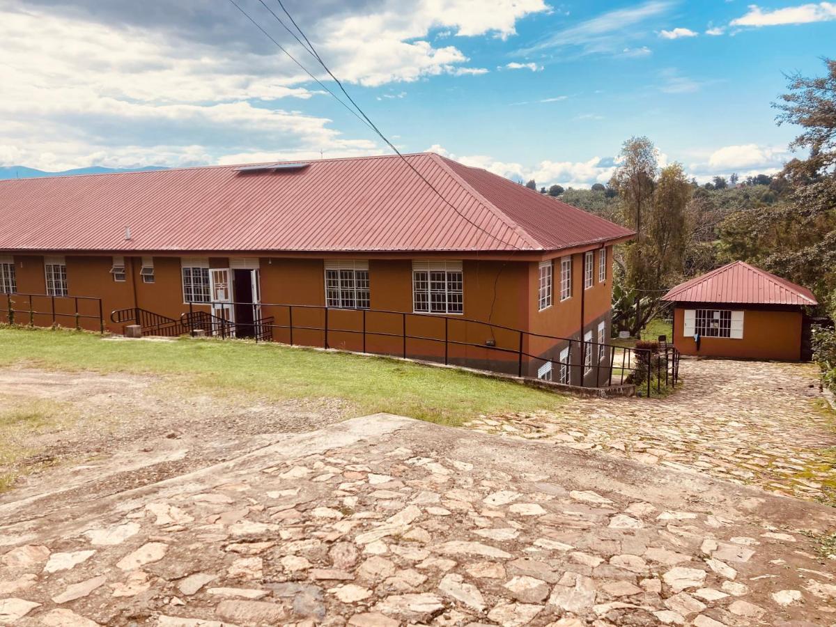 Yes Hostel Fort Portal Buitenkant foto