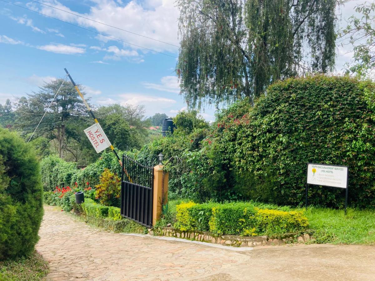Yes Hostel Fort Portal Buitenkant foto