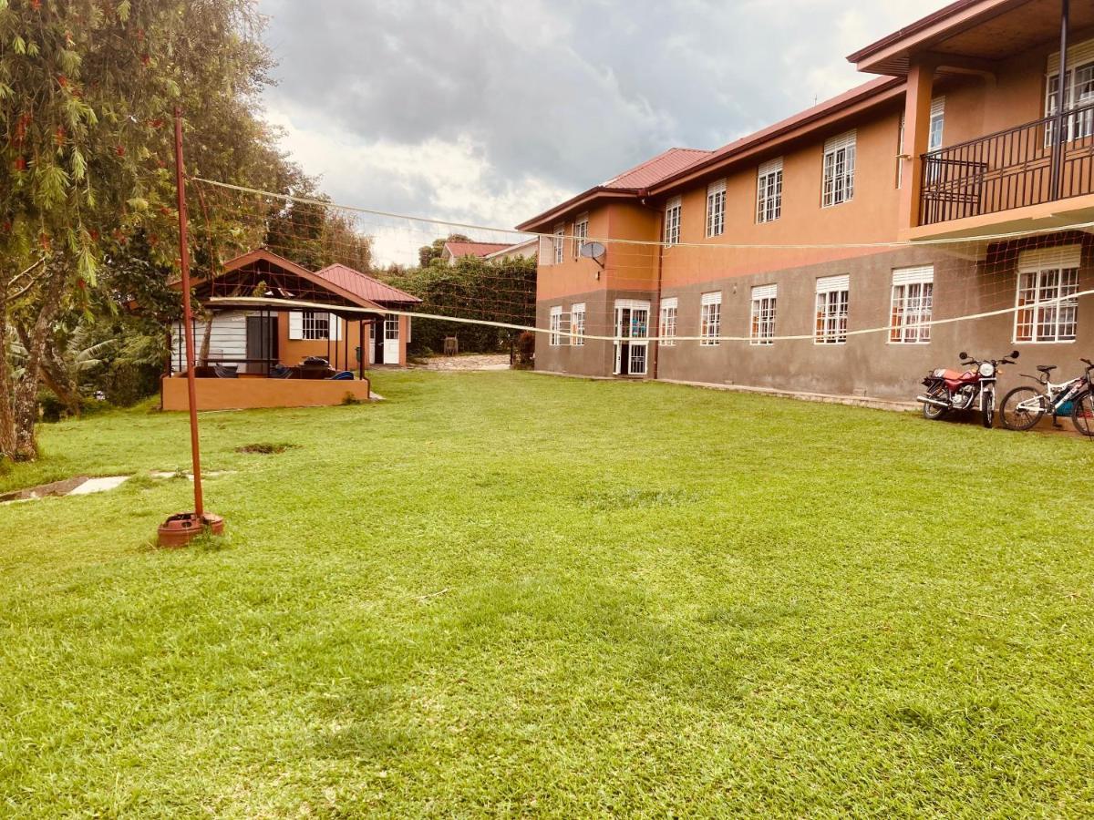 Yes Hostel Fort Portal Buitenkant foto